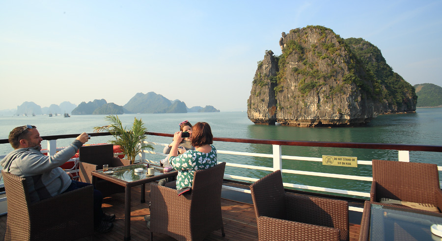 Best Value: Hanoi Esplendor Hotel + La Pandora Cruise only $170/pp